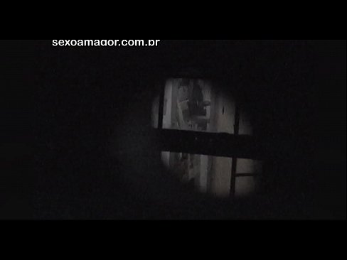 ❤️ Lourinho é filmado secretamente por um voyeur de bairro escondido atrás de tijolos ocos Porno real em nós pt.onlydesiporn.ru ❤